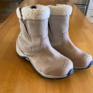 Oboz Moonlight Insulated Waterproof Boots, Fawn, sz 7